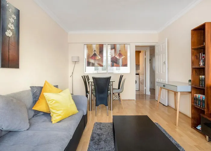 Easy Living Near Angel And City University