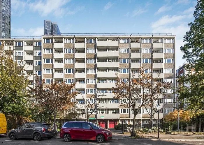 Easy Living Near Angel And City University