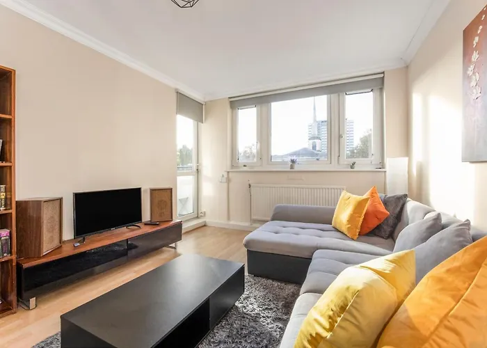 Easy Living Near Angel And City University