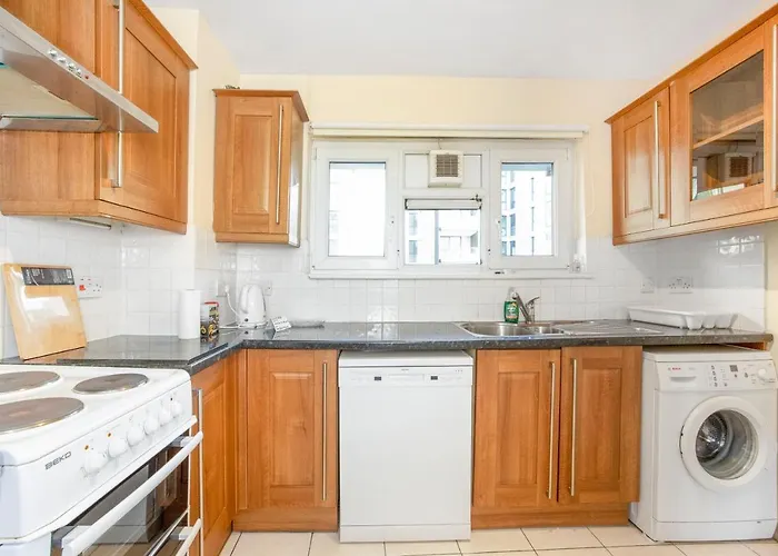 Easy Living Near Angel And City University