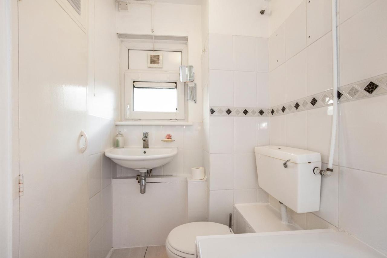 Easy Living Near Angel And Apartment